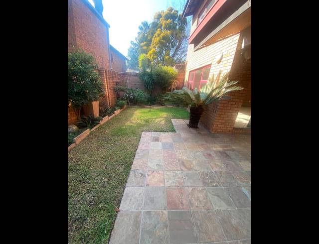 3 BEDROOM TOWNHOUSE FOR SALE IN CLUBVILLE